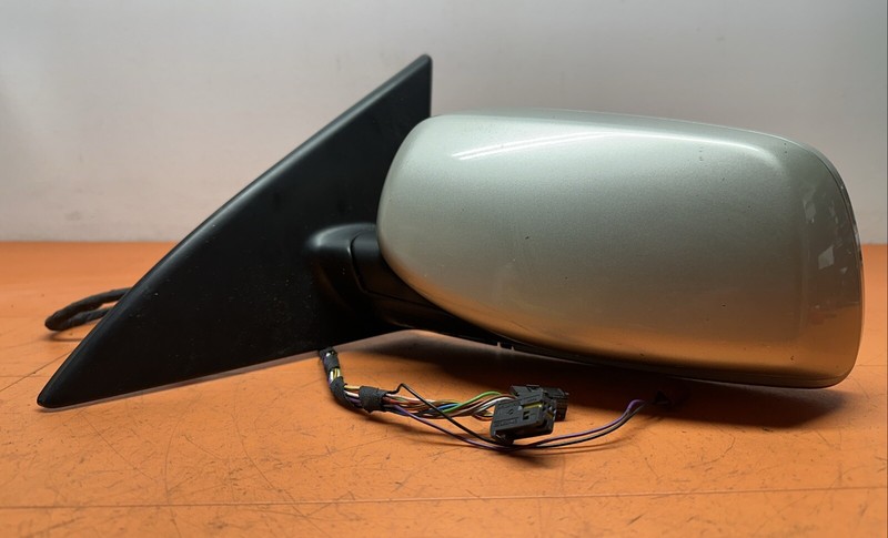 010748 | 2004 05 BMW 645ci Left Door Mirror W/Puddle Lamp W/Reverse Tilt Silver