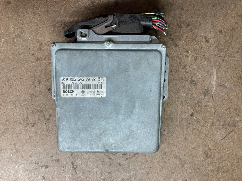 1997 Mercedes Benz E300 Diesel Engine Computer Ecu Ecm J5073 DG