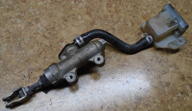 1998 Suzuki GSX-R600 GSXR 600 GSXR600 Brake Rear Back Master Cylinder Reservoir