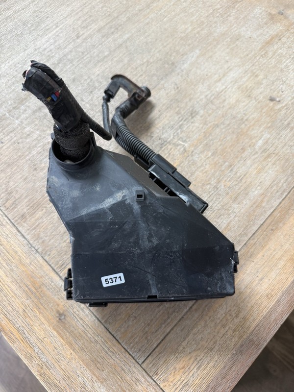 2008 Honda CR-V EX (2.4L / AT) Engine Fuse Box