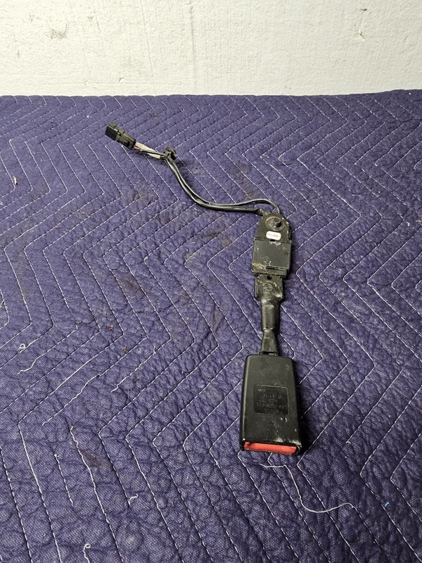 2015 - 2018 FORD FOCUS FRONT RIGHT SIDE SEAT BELT SAFETY BUCKLE OEM