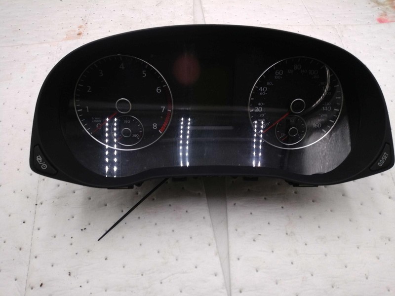 Used Speedometer Gauge fits: 2014 Volkswagen Passat cluster MPH US market w/mult