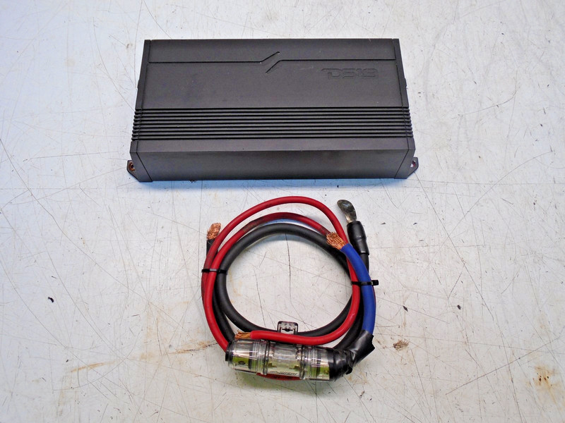 W4 DS18 G1800.4D Car Amplifier Class D 4-Channel 1800 Watts Full-Range & Cables