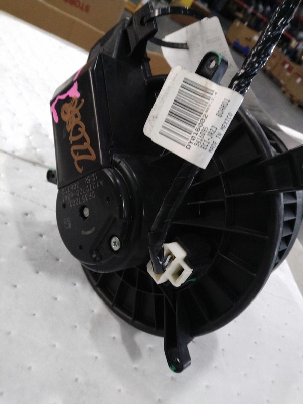 2018 Chrysler 300 HVAC Blower Motor OEM 68238029AA 127K Miles White