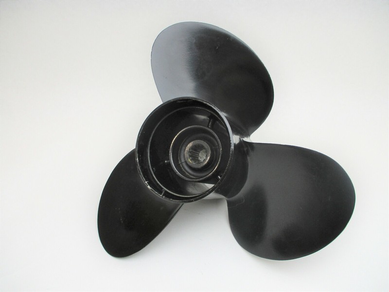 58100-99E00-019 13.75 x 13 Pitch Aluminum Prop Suzuki 60-140 Hp Outboard