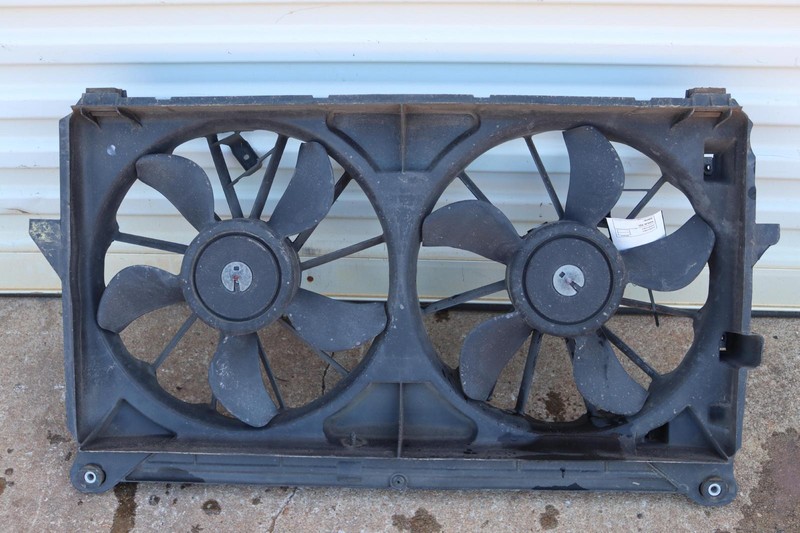 2007-2012 GMC YUKON XL 1500 6.2L ENIGNE COOLING FAN ASSEMBLY 700 WATT OEM
