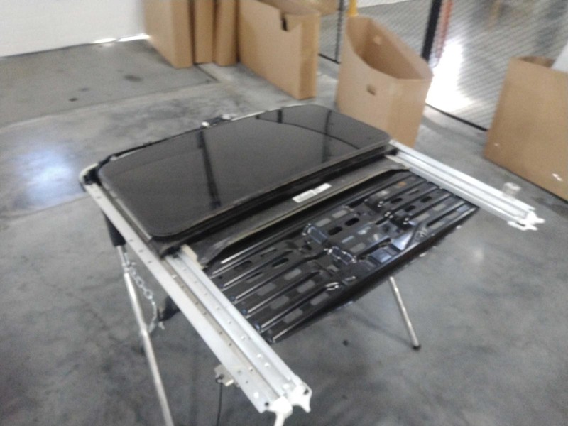 2017 GMC Yukon XL 1500 Roof Panel Glass OEM Grey Good Condition 133K Miles