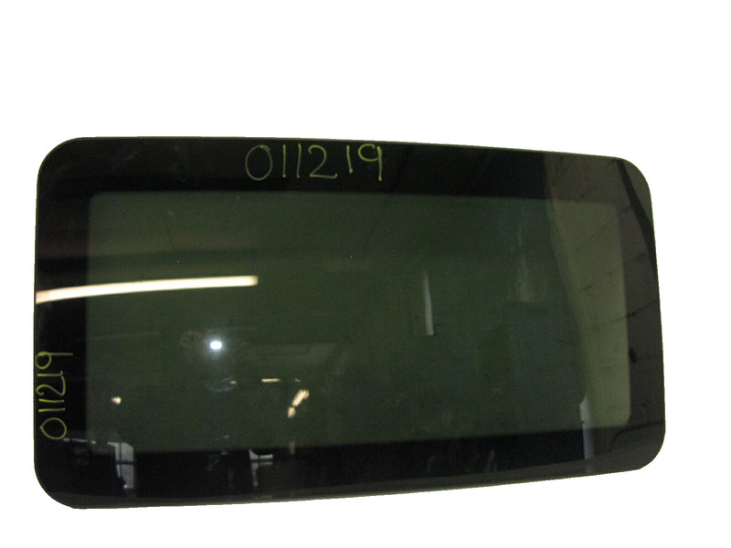 04-10 BMW M5 525i 528i 530i 535i 545i 550i (E60) Sedan Sun Roof Glass 119