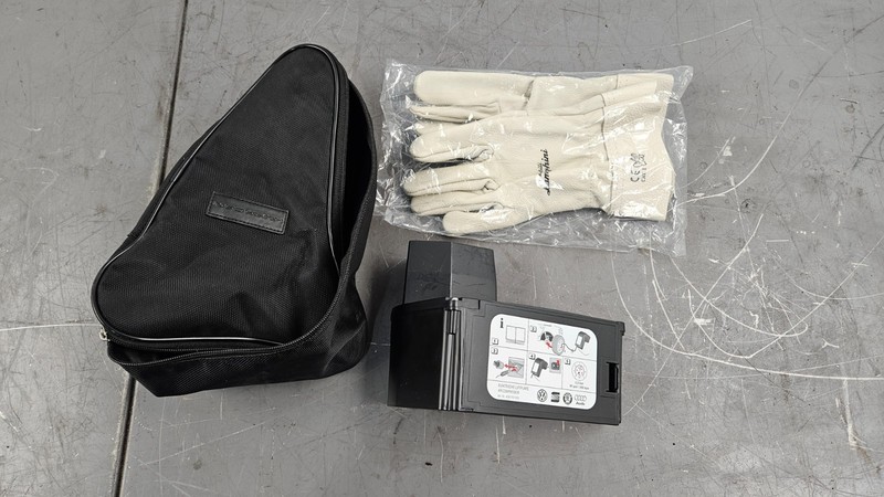 2018 19 Lamborghini Huracan Performante Tire Air Compressor / Glove Kit #777 L3