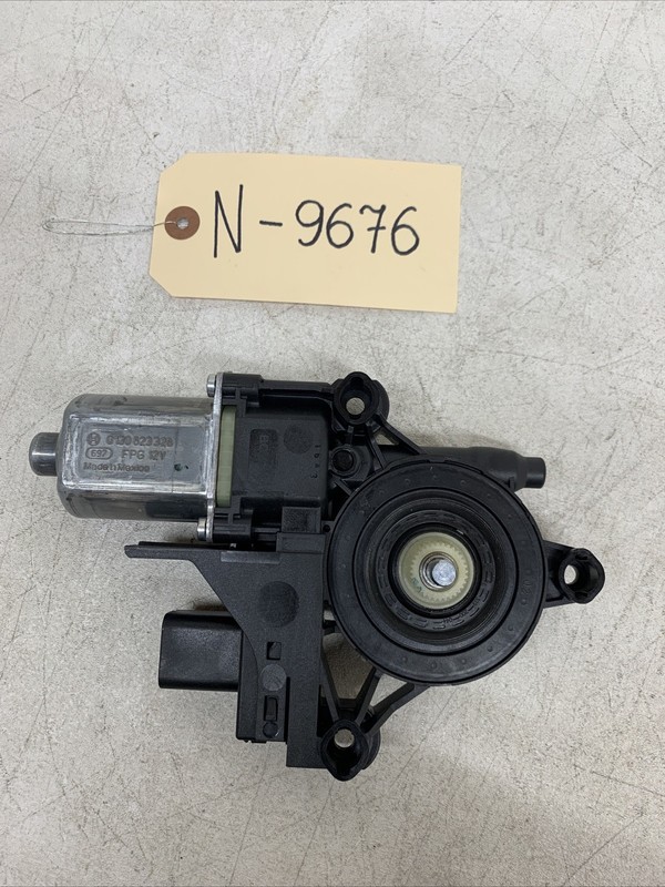 20-23 Tesla Model Y Rear RH Door Window Regulator Motor OEM 0130823328 9676 B25