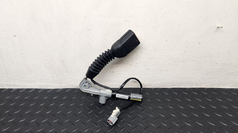 01-04 Ford F250SD Front Left Seat Belt Buckle Pretensioner OEM 1C3Z-2861203-AAA