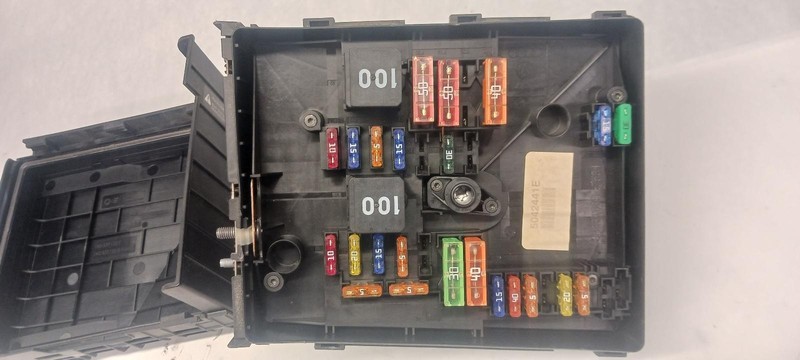 10-'14 VOLKSWAGEN JETTA Engine Fuse Box OEM 1 Year Warranty!