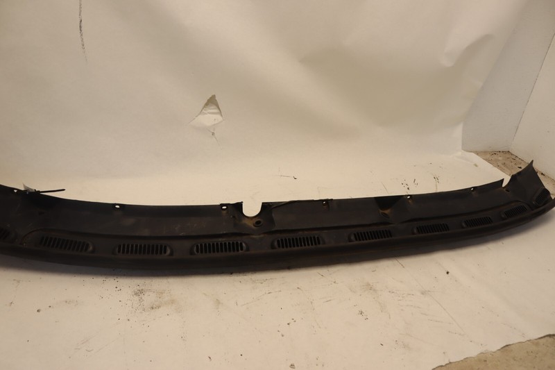 2013-2018 MACK CXU613 FRONT WINDSHIELD WIPER COWL GRILLE VENT COVER PANEL OEM