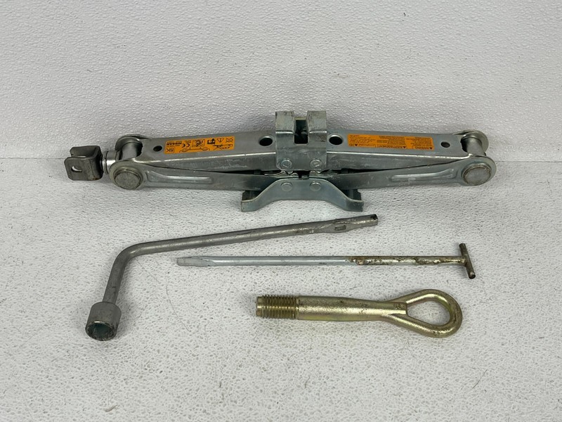 ⭐03-08 INFINITI FX45 FX35 TIRE JACK AND TOOL SET TRUNK TOOLS OEM LOT2326