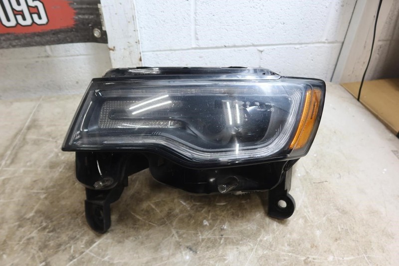 2019-2022 Jeep Grand Cherokee OEM Left LH Driver HID Xenon Headlight 68426873