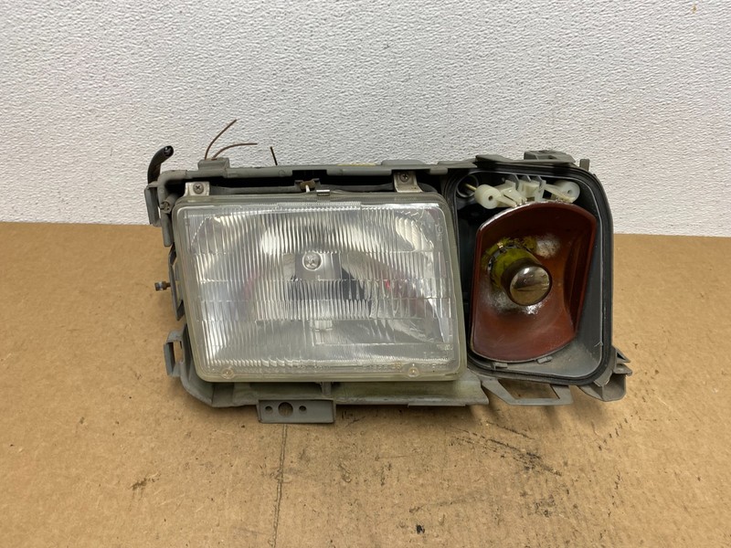 1987-1993 Mercedes W201 190E 190D Front Right Halogen HeadlightAC3479