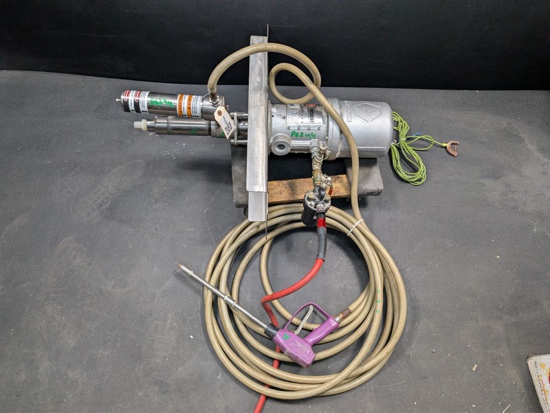 Air-Powered Pump GRACO President F06A 207-352 w/ Hose & Water Spray Nozzle