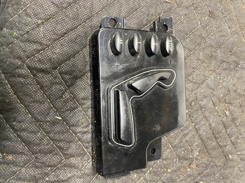 2004 - 2009 Kia Amanti OEM Left Front Seat Control With Memory 88990-3F102 OEM