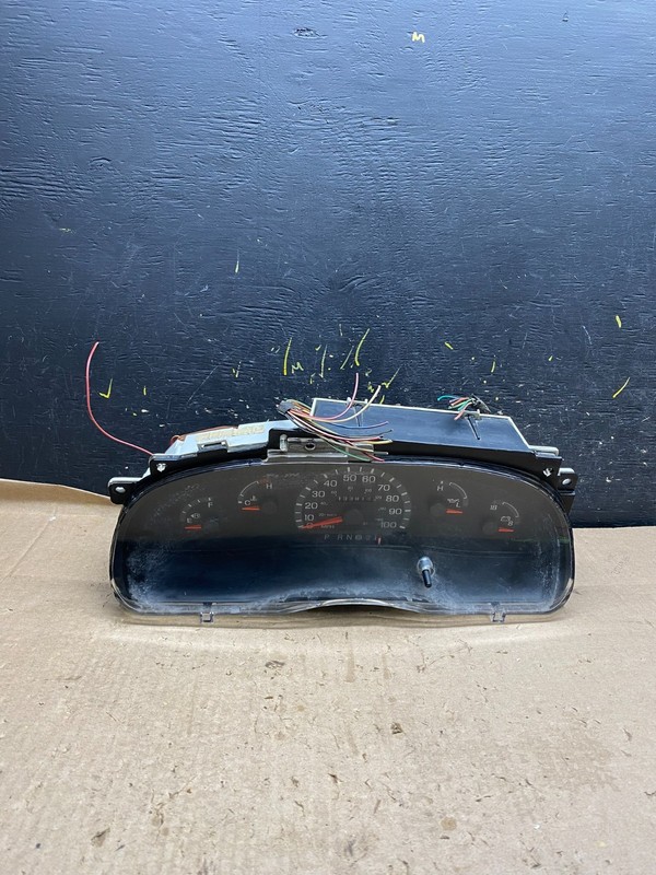 2001 - 2002 Ford Econoline E250 E350 Van Speedometer Instrument Cluster z1765 DG