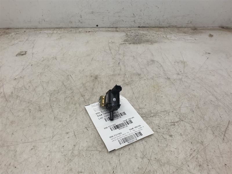 98 99 00 01 02 03 04 05 06 Land Cruiser Vacuum Switching Valve 25860-50100