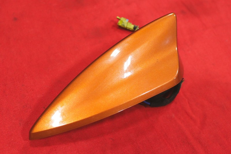 2016–2024 Camaro Roof Antenna OEM GM 23269286 Shark Fin Assembly *USED*