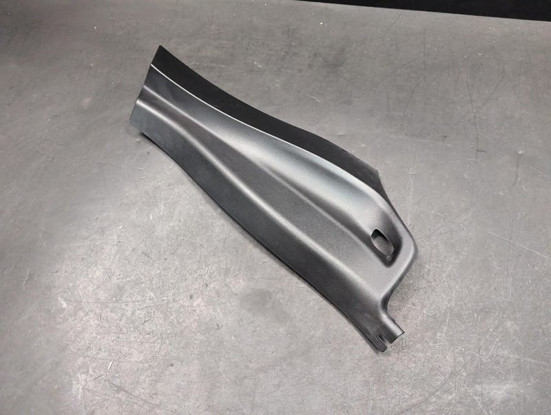 Rear Right C Pillar Lower Trim Panel 2022 BMW X1 51477392882 2016 2017 2018-2022