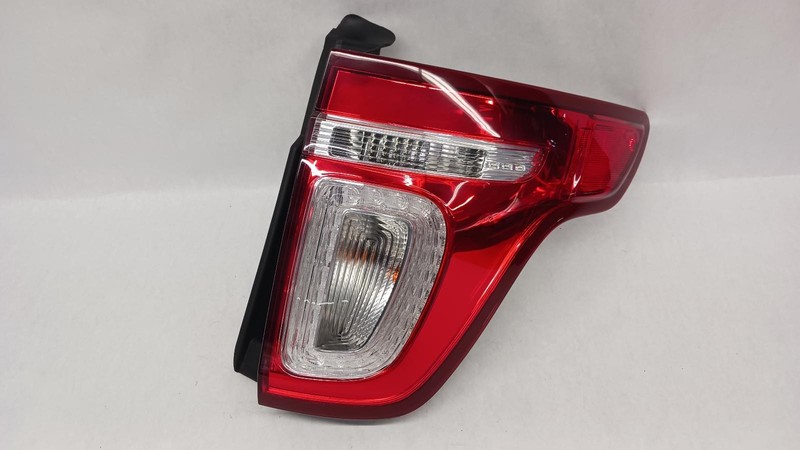 11-'15 FORD EXPLORER Right passenger Taillight w/snap in bulbs OEM Grade A!