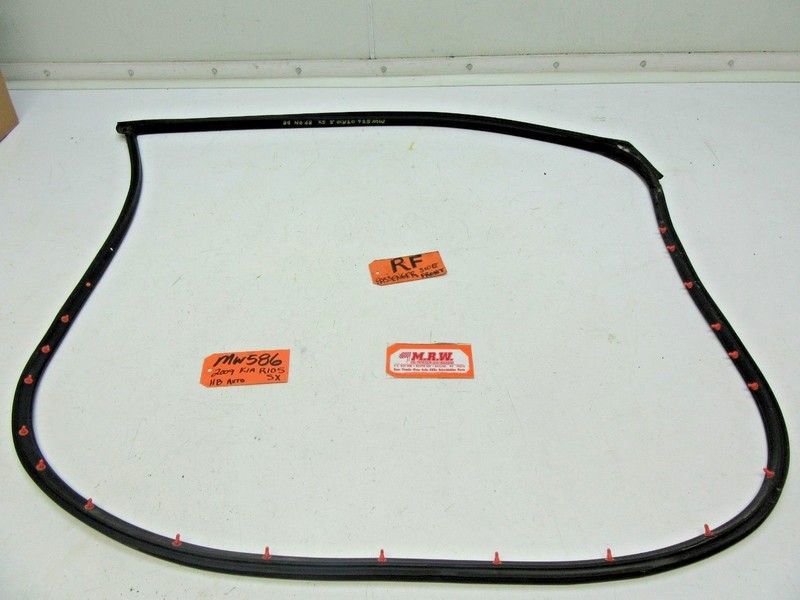 FITS RIGHT FRONT DOOR RUBBER SEAL LOCATED ON DOOR R RH RF PASSENGER SIDE MOLDING