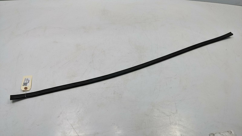 Hood Weatherstrip 2019 Hyundai Kona 86430-J9000 2018 2020 2021
