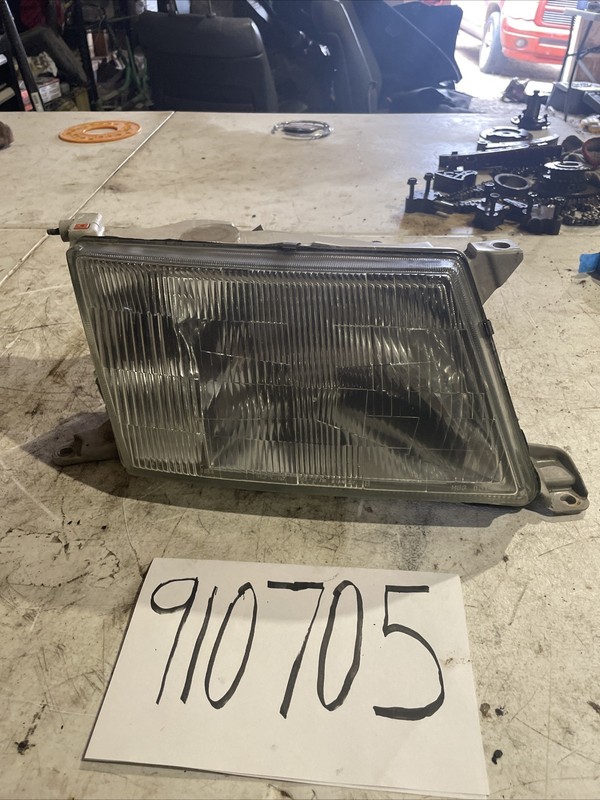 1995 1996 1997 Lexus LS400 Passenger RightHeadlight