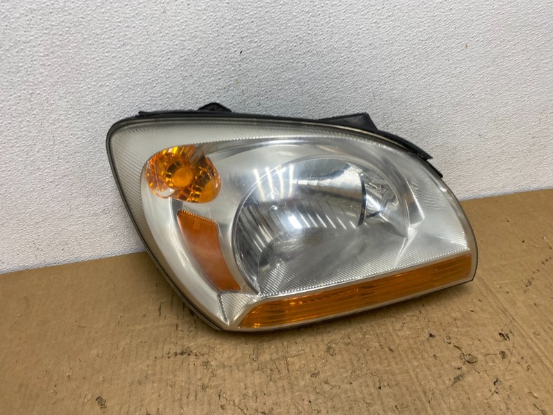 2005 to 2006 Kia Sportage Right Passenger RH Halogen Headlight AC8255 DW