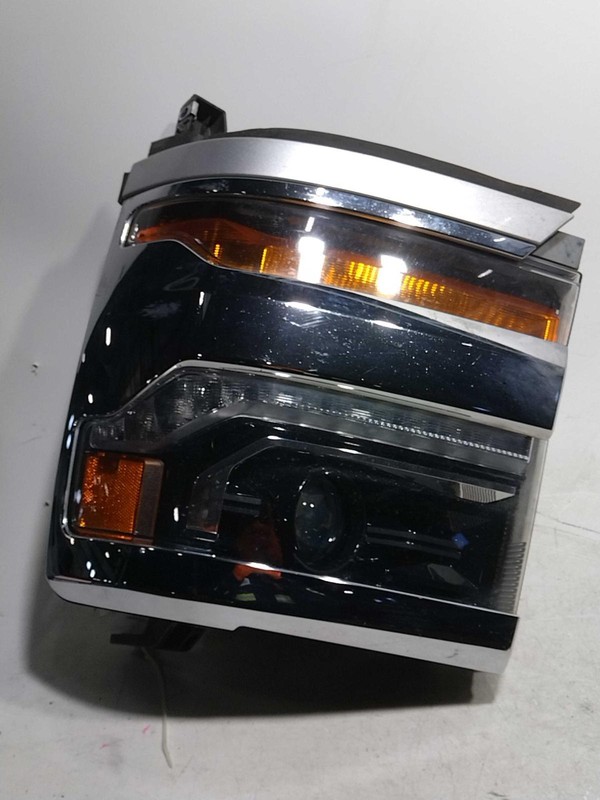 Used Left Headlight Assembly fits: 2018 Chevrolet Silverado 1500 pickup chrome b