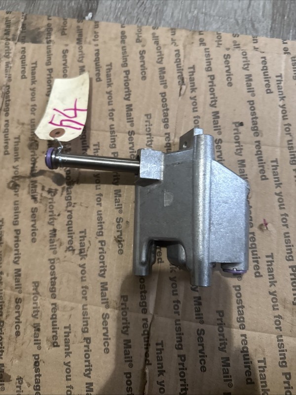 Volvo Mack OEM Intermediate Housing- P/N: P21105100