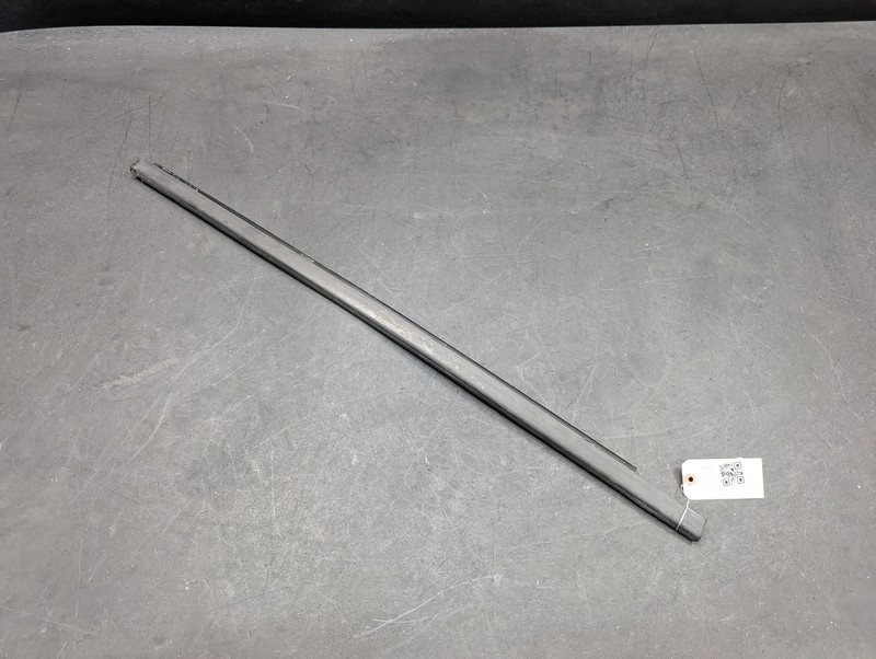 Front Right Door Window Belt Molding 2016 Dodge Journey 05076856AI 2012 - 2020