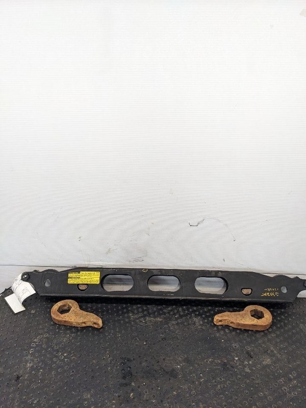 00 to 06 Tahoe Yukon Support Torsion Mount Bracket Bar Crossmember 1192865
