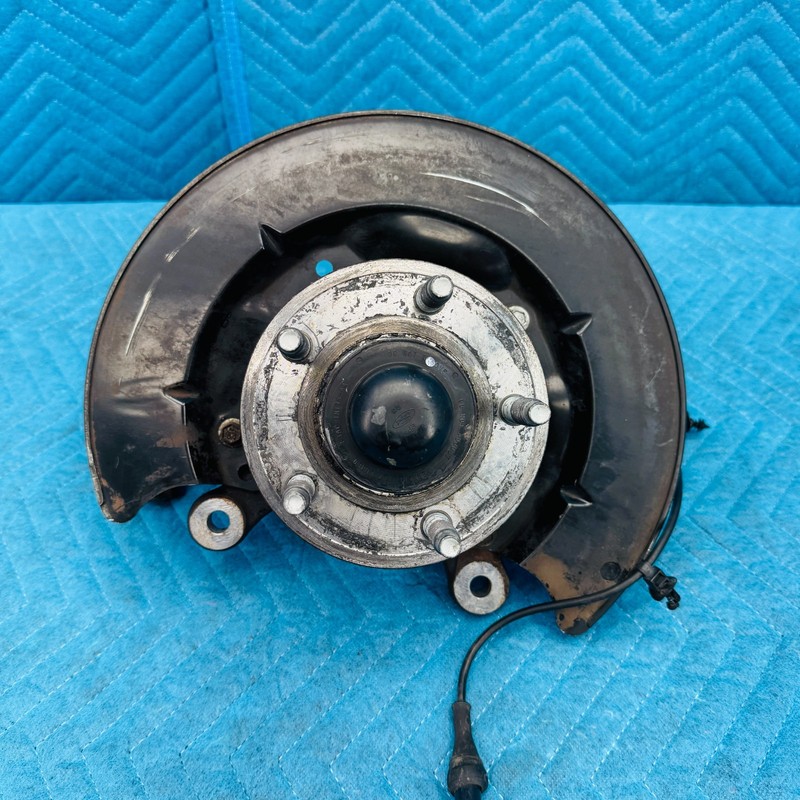 2005–2009 Ford Mustang GT Front Right Steering Knuckle OEM 5R333107RH