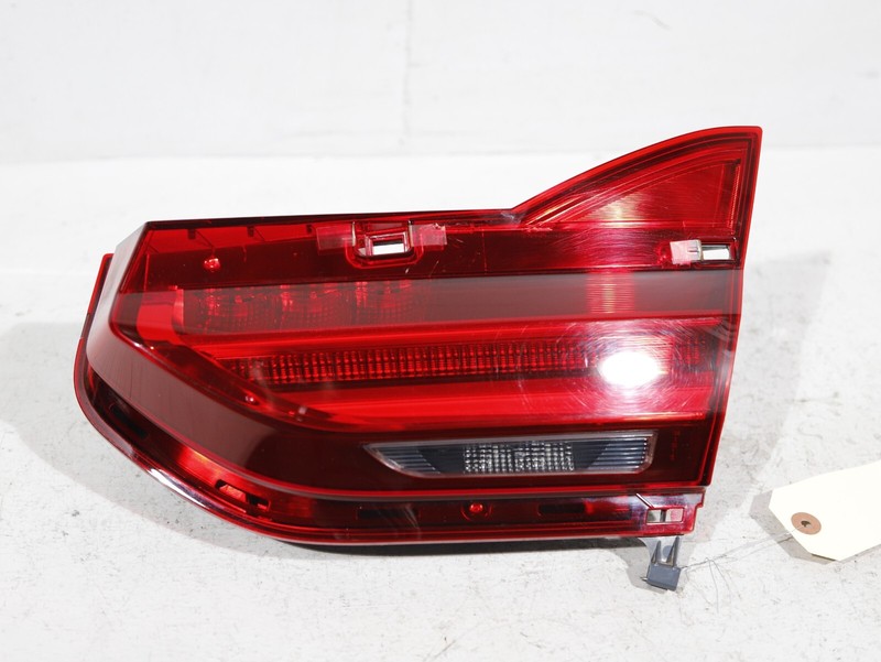 16-19 BMW 750I 740I G11 G12 REAR RIGHT PASSENGER SIDE INNER TAILLIGHT LAMP OEM