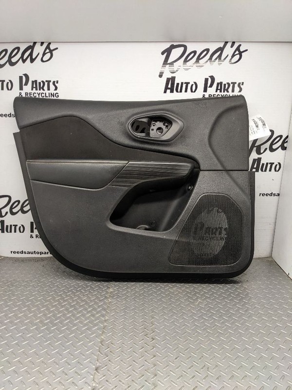 2015-2018 JEEP CHEROKEE DRIVER LEFT Front Door Trim Panel 1162956