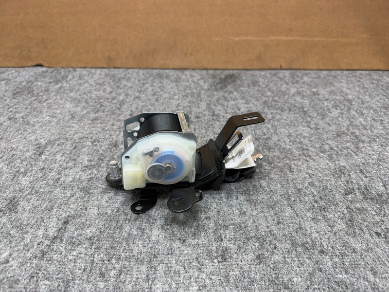 NISSAN PATHFINDER 2022-2025 OEM REAR 3RD ROW CENTER SEAT BELT RETRACTOR ASSEMBLY