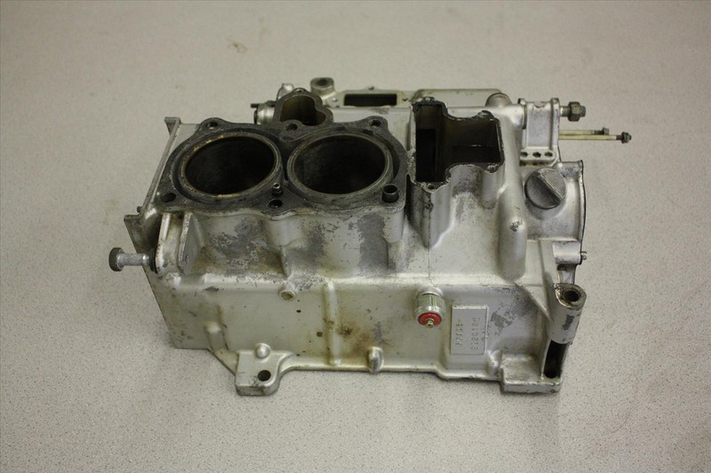 81 HONDA GOLD WING GL 1100 ENGINE CRANK CASE CASING CYLINDER JUG BLOCK 2 GL1100