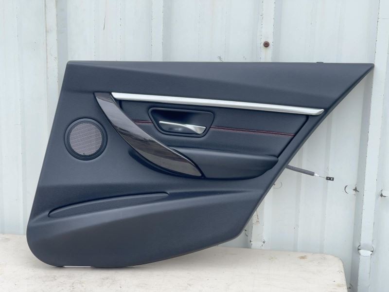 2017-18 BMW 330i RIGHT REAR DOOR TRIM PANEL BLACK W/RED STITCH TC:CL3 73K 57246