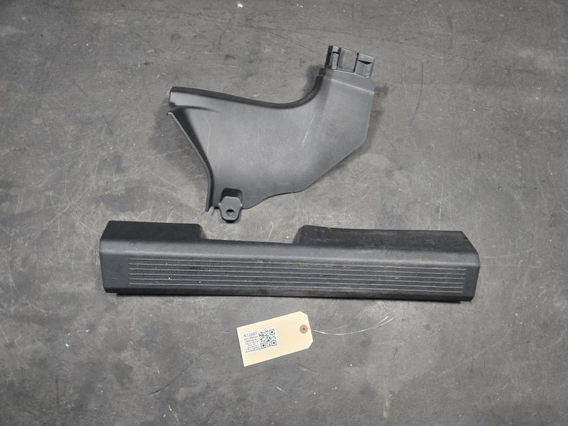 2PC Front Right Door Sill Plate + Kick Panel Set 2022 Nissan Rogue 2021 - 2025