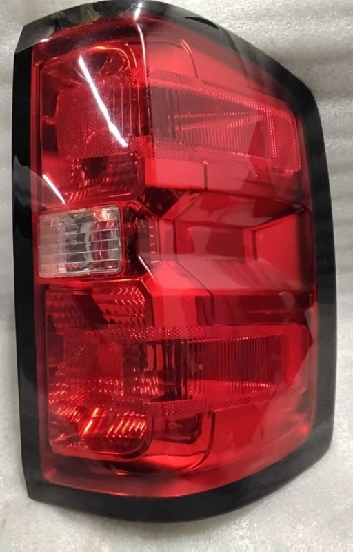 2016-2019 Chevrolet Sierra Denali 3500 DRW RH Taillight 2772 84288723