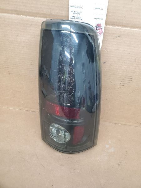 Passenger Tail Light Classic Style Fits 05-07 SIERRA 1500 PICKUP 276130