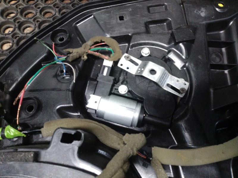 2010 Mazda CX-9 Front Right Window Regulator OEM 509598 Used 180K Miles