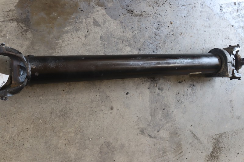 2008-2017 FREIGHTLINER CASCADIA 125 REAR DRIVESHAFT A09-11432-550 OEM