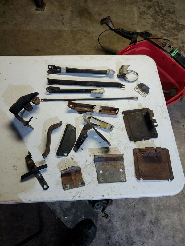 1969 Mercedes-Benz w114 W115 Mounts And Brackets Lot