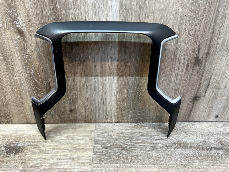 2019-2023 GMC Sierra Center BezelOEM Part# 23387905