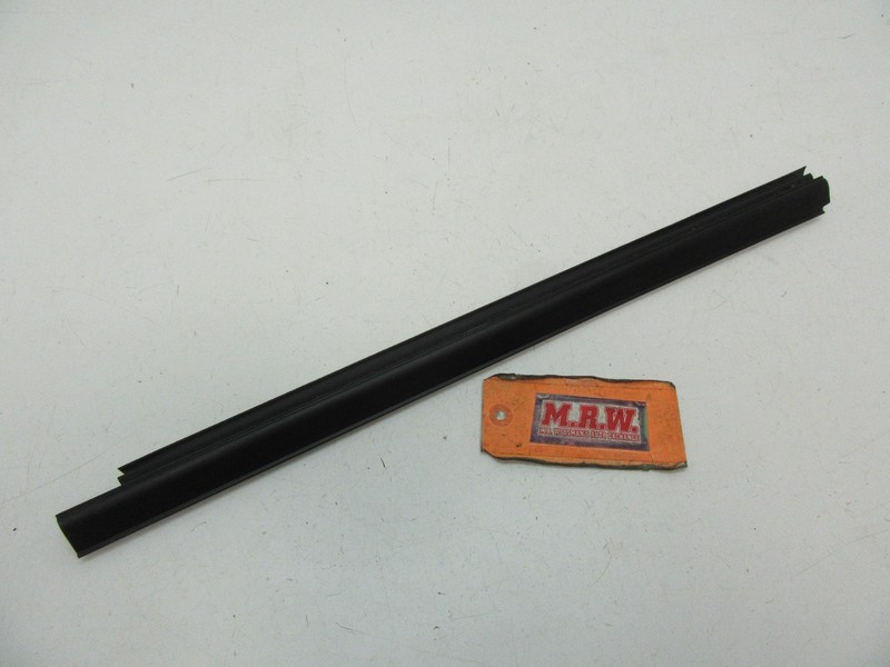 LEFT REAR DOOR INNER TOP EDGE GLASS WINDOW SEAL RUBBER MOLDING STRIP GLASS LR L