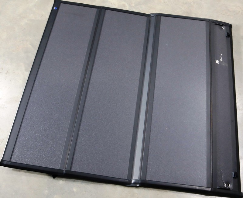 20-25 Jeep Gladiator Tonneau Cover 82216372AD Bed Box Tri Fold Cover OEM Factory